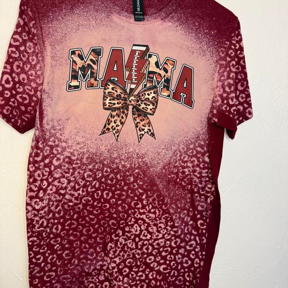 Gildan Women's Burgundy and Red T-shirt